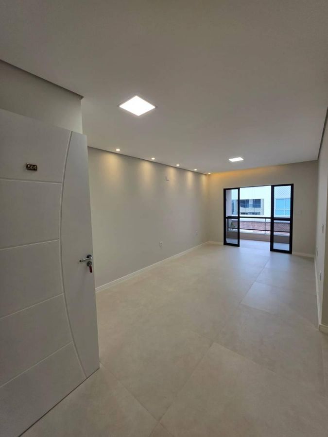 Apartamento lindamente reformado de 3 dormitórios e 2 sacadas a 95 m da Av. Nereu Ramos, em Meia Praia/Itapema - Apartamento em Meia Praia, Itapema - à venda - Proposta Imobiliária