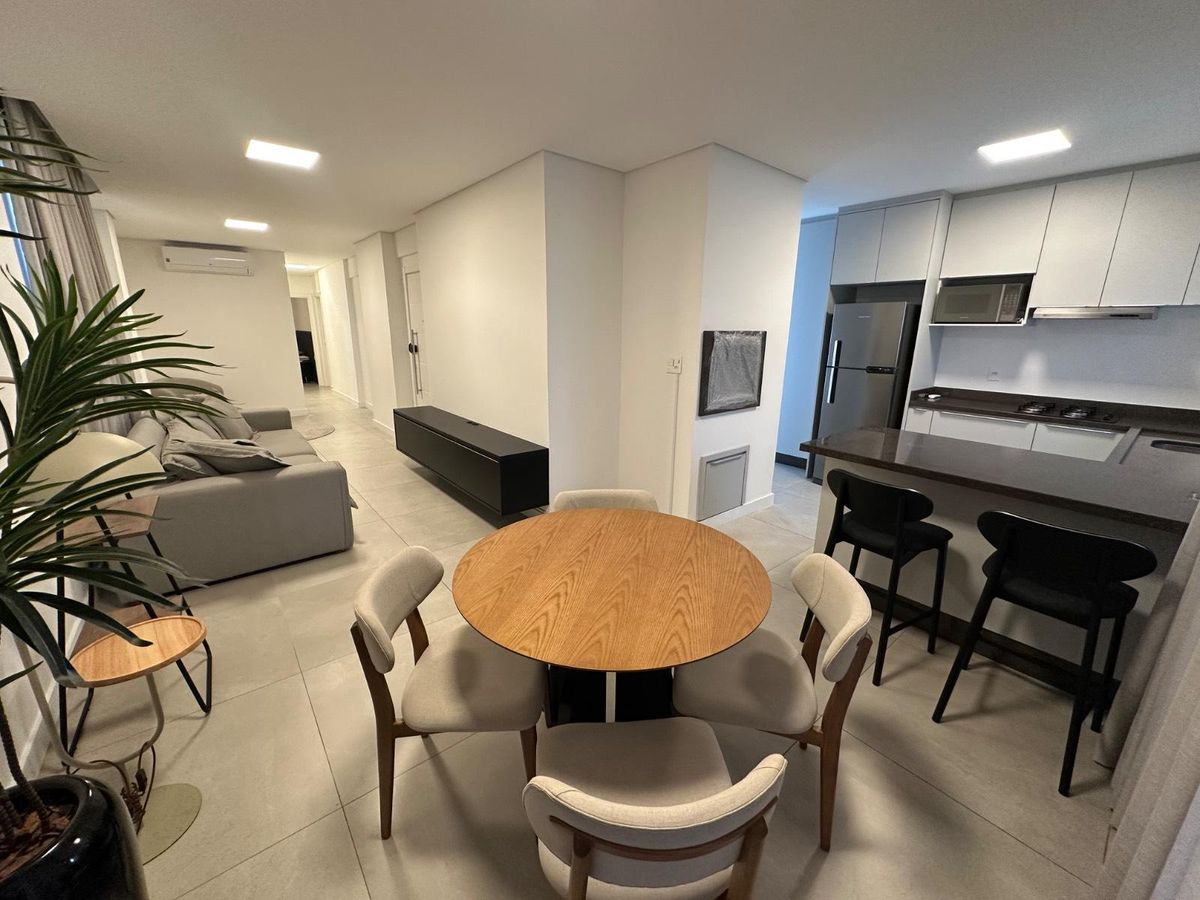 Apartamento para locação anual, mobiliado e equipado, com 2 quartos (sendo duas suítes), 2 vagas de garagem privativas, Edifício Granada, no bairro Centro, Balneário Camboriú-SC - Apartamento em Centro, Balneário Camboriú - para locação - I3 CORRETORES ASSOCIADOS S/S