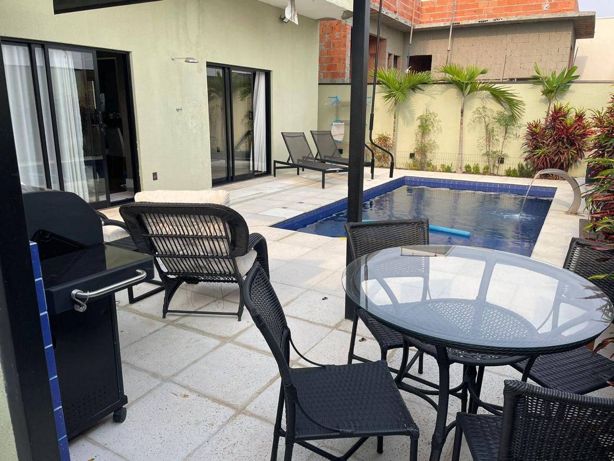 Casa com 4 quartos e 284 m² em Vila Guilhermina, Praia Grande