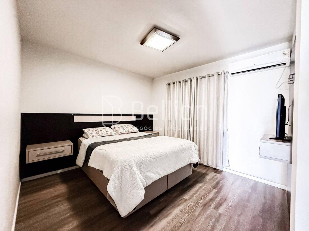 Casa com 2 lagoas, água corrente e piscina, um verdadeiro paraíso!