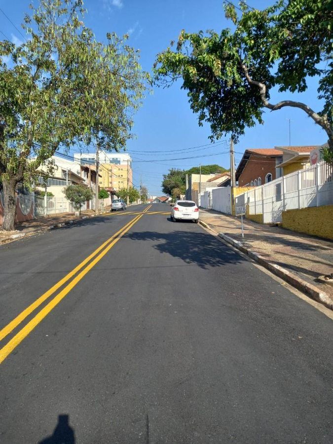 Casa 3 dormit, sendo 1 suíte com 3 vagas. Sala e cozinha grandes e quintal. Ótima localização em Valinhos., foto 2
