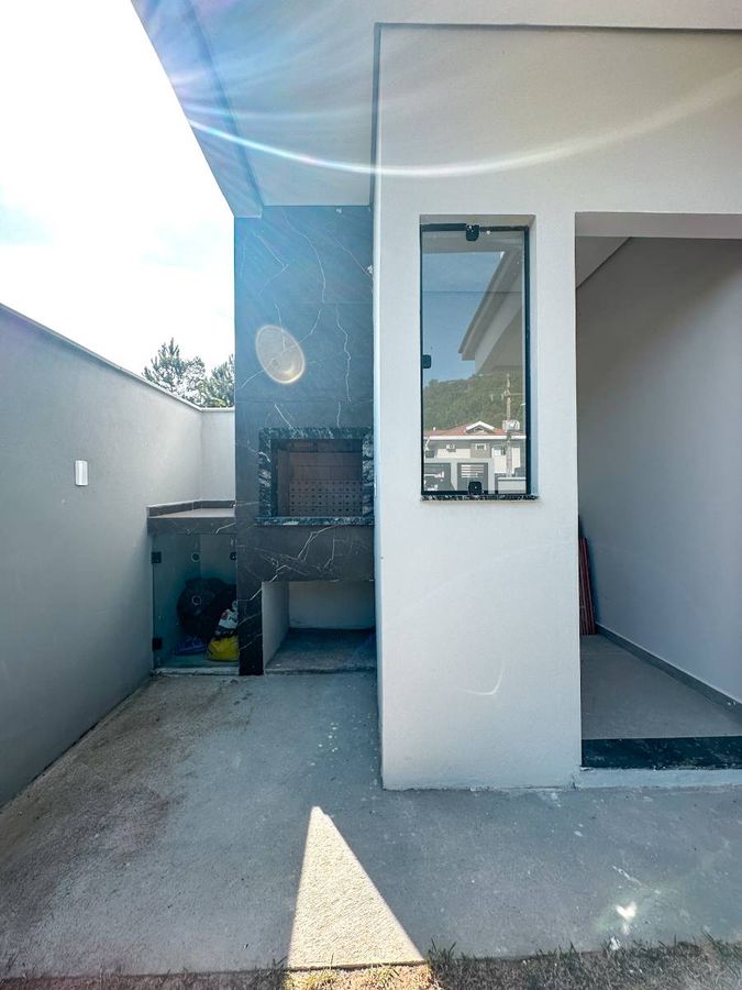 Geminado de Esquina com 1 Suíte + 2 Quartos no bairro Amizade