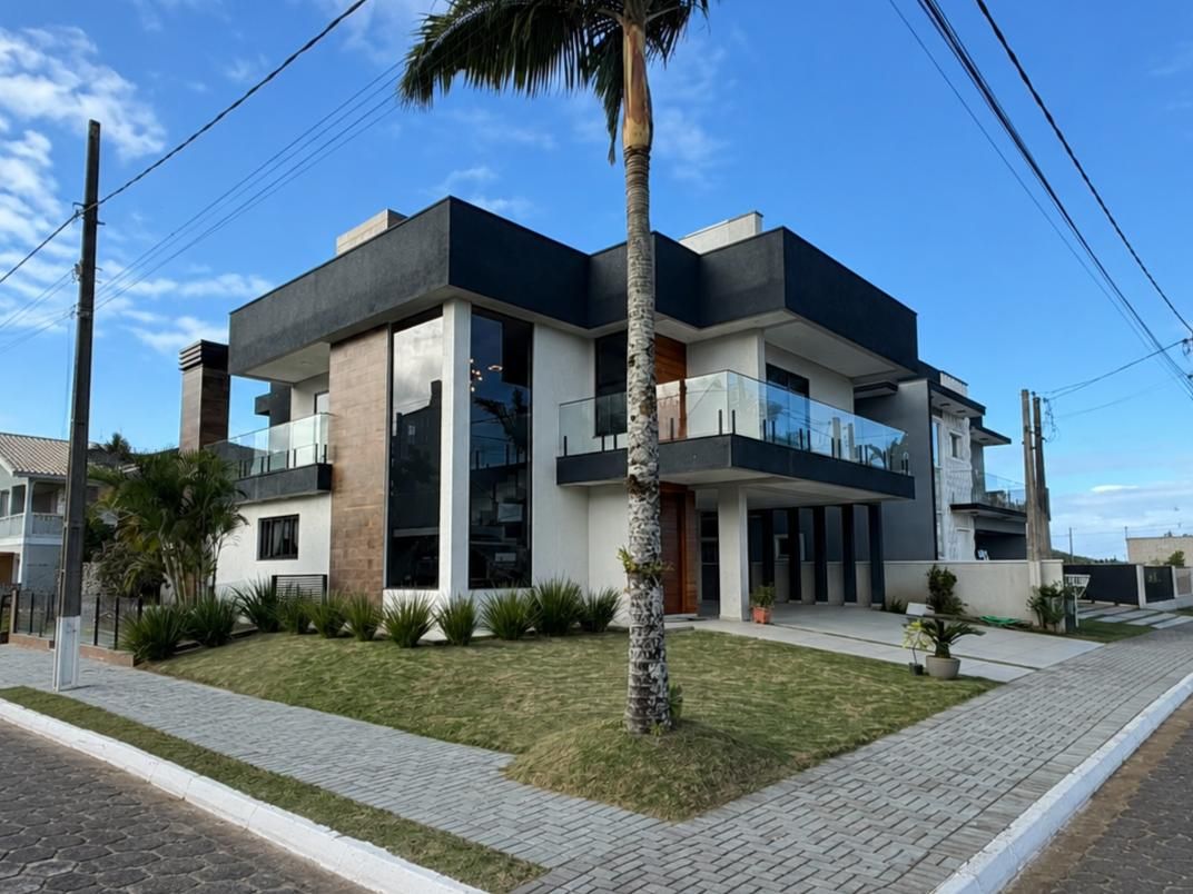 Sobrado com 294m² dentro do Condominio Fechado South Beach - Casa de Condomínio em Barra do Sai, Itapoá - à venda - Imobiliaria Patricia Claudino