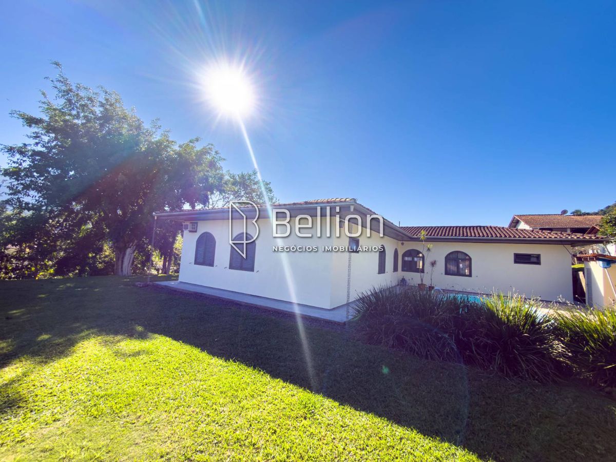 Casa Semi Mobiliada em Terreno de 1.550m² com Potencial Residencial e Comercial em Rodeio