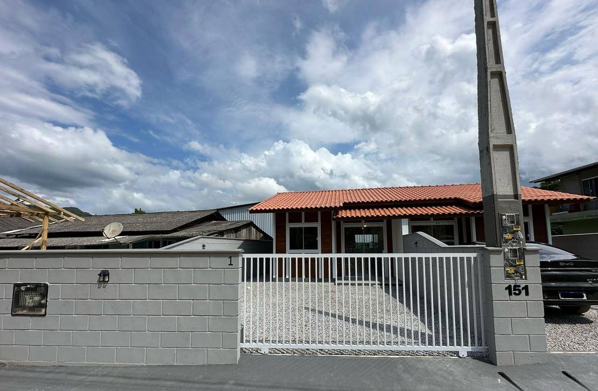 CASA MISTA NOVA EM ITAJAÍ