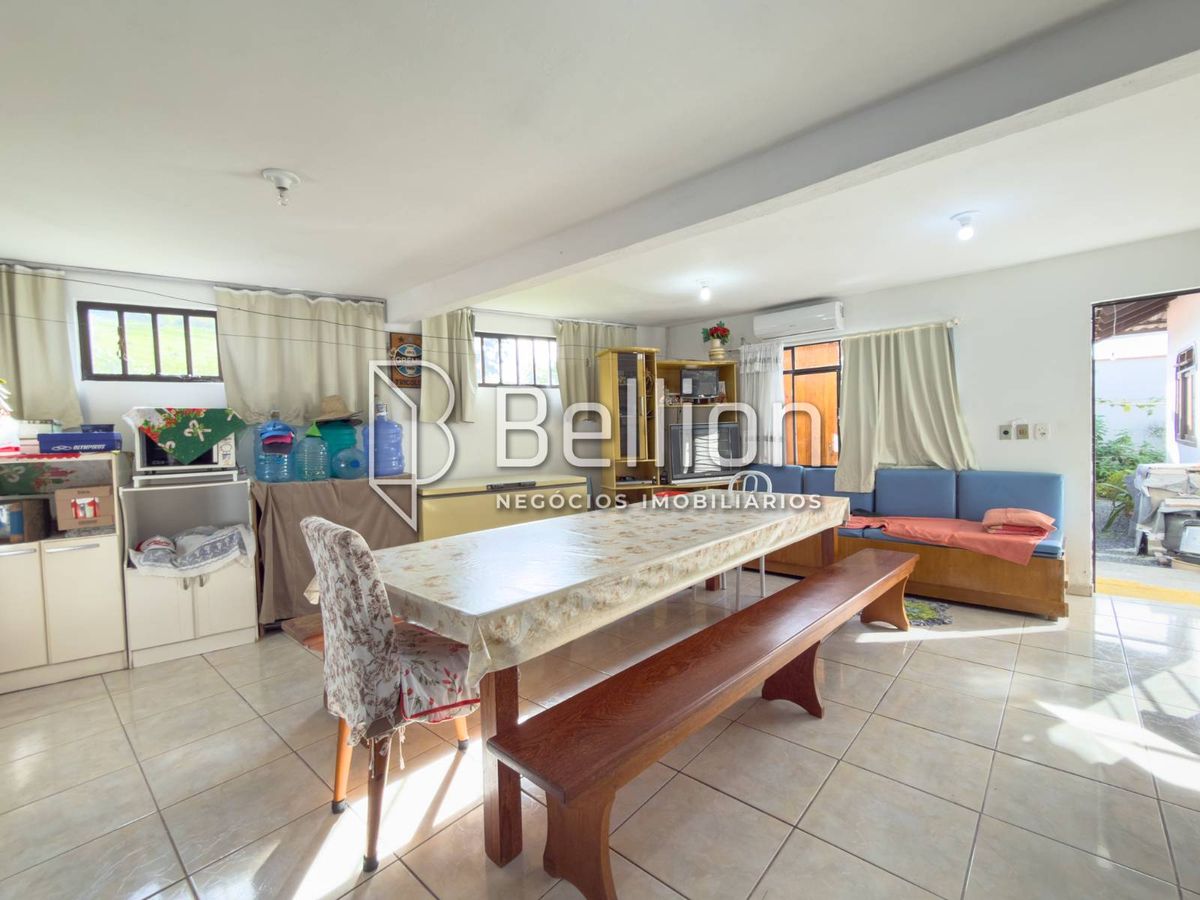Casa à Venda em Indaial 200 m², 3 Quartos e Terreno de 600 m²