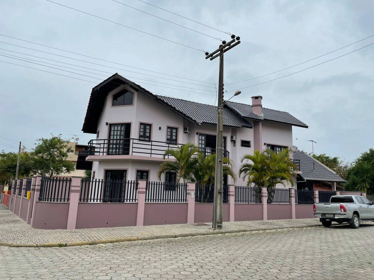 Casa à venda 80m do Mar - Morrinhos - Bombinhas SC