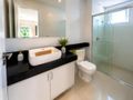 Apartamento a venda 2 dormitórios (1 suíte), 72m², com sacada e churrasqueira em Barreiros R$691 mil