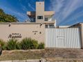 Apartamento semimobiliado no bairro Santa Regina