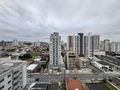 Apartamento de 02 Dormitórios (01 Suíte) para Locação em Barreiros - Localização, Conforto e Andar Alto