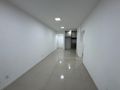 Apartamento de 02 Dormitórios (01 Suíte) para Locação em Barreiros - Localização, Conforto e Andar Alto