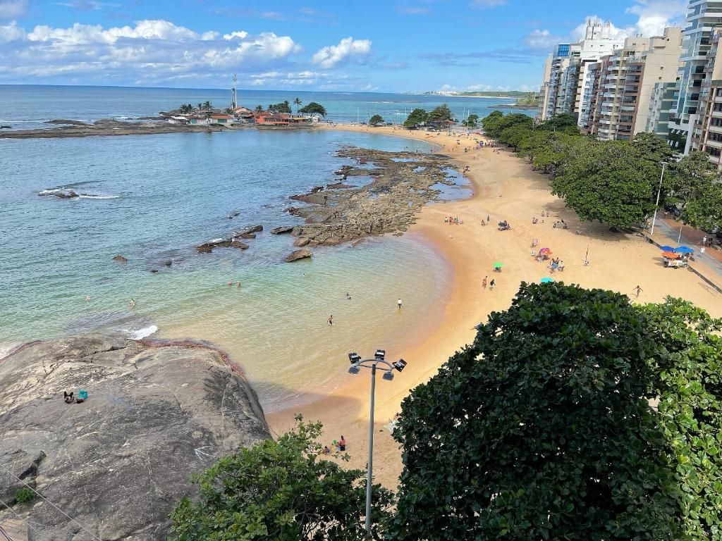 Praia das Castanheiras no Centro de Guarapari ES
