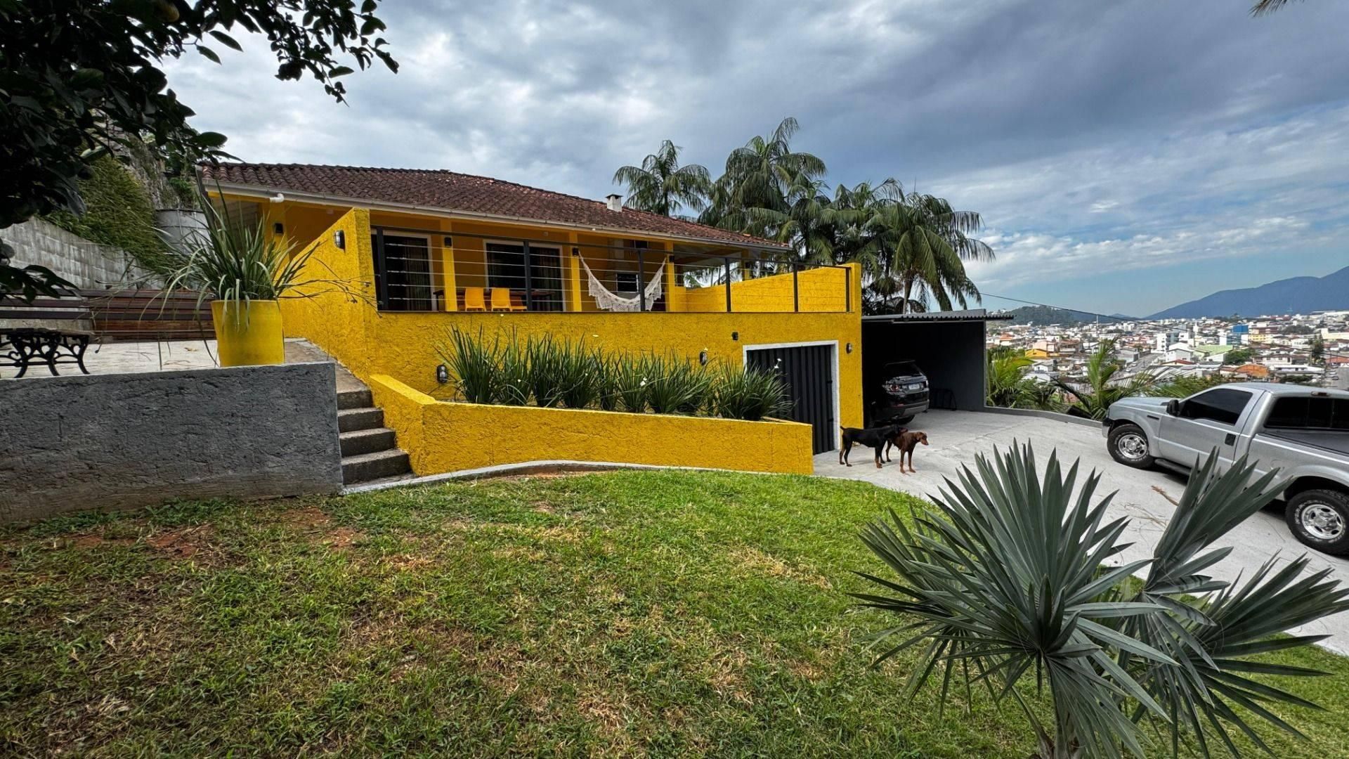 Residencial › Casa - Venda - 1.300,00 (M²) de Área Total - 1.300,00 (M²) de Área Privativa - R$:1.300.000,00 - São José - SC - Casa em São José - à venda - 500 NEGOCIOS IMOBILIARIOS EIRELI