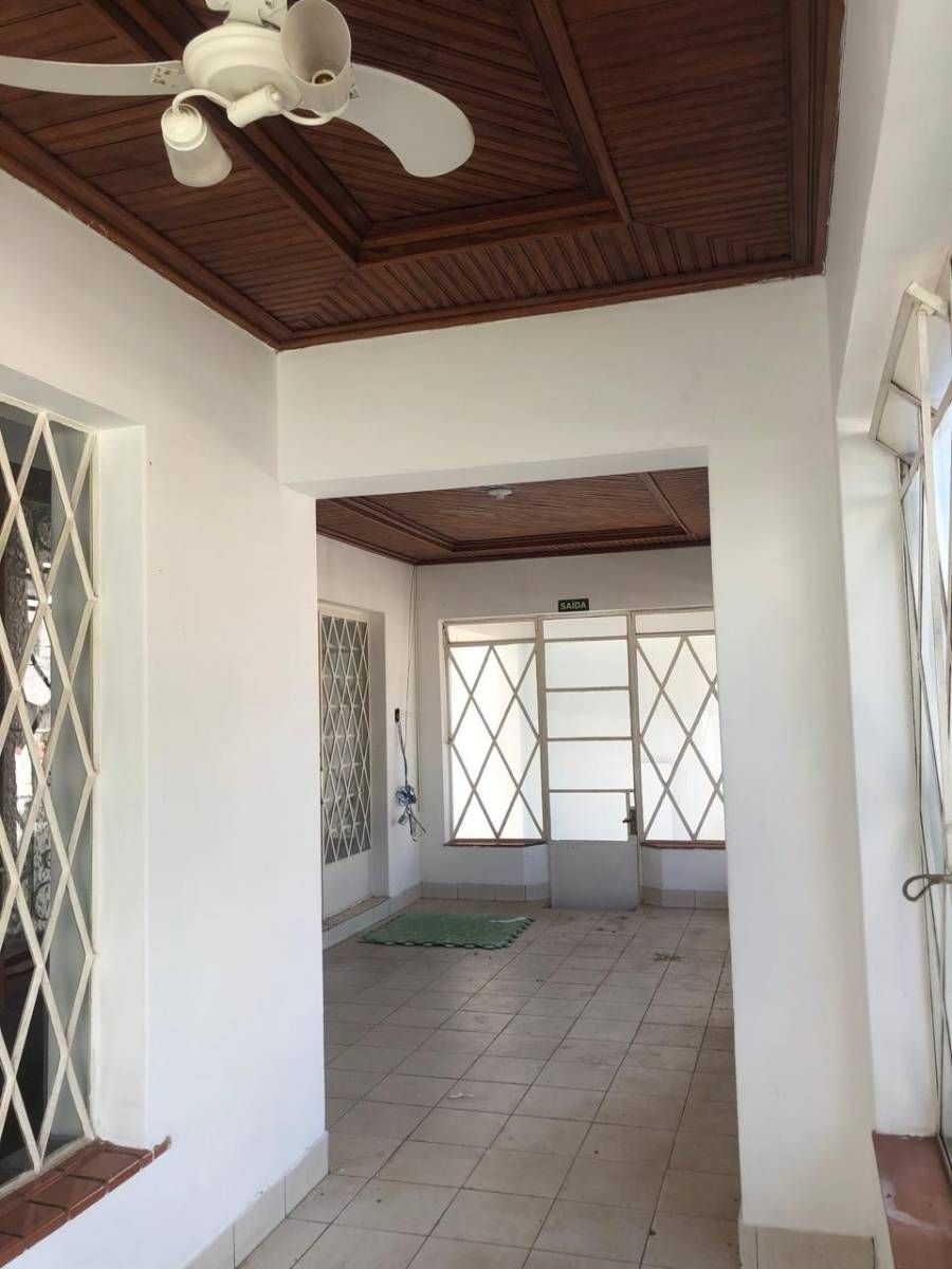 Casa/Ponto Comercial para Alugar no Centro de Avaré com 3 Quartos, Garagem para 5 Carros e Edícula nos Fundos - Avaré