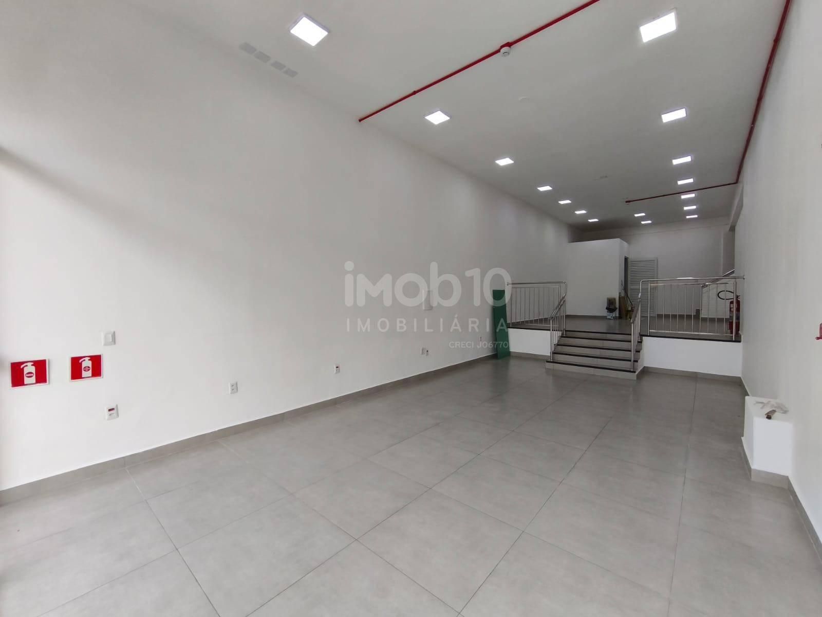 SALA COMERCIAL PARA ALUGAR (R$5.000,00) TÉRREA COM SOBRELOJA NO EDIFÍCIO METROPOLE - CENTRO - FOZ DO IGUAÇU/PR.