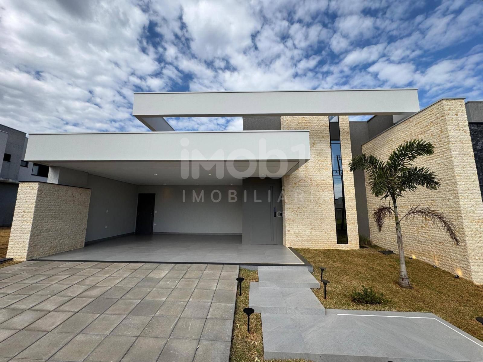 CASA COM 3 SUÍTES TÉRREA COM PISCINA A VENDA NO CONDOMÍNIO FECHADO SAFIRA EM FOZ DO IGUAÇU - PR