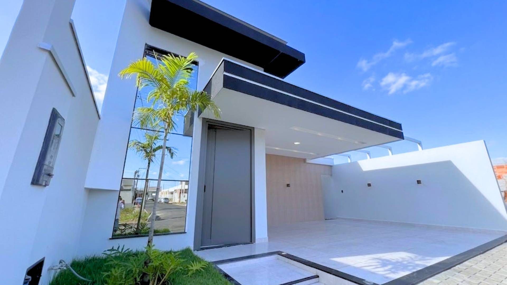 Casa em Condomínio - Com Pé-Direito Duplo, Piscina e Área Gourmet integrada à Venda - Casa de Condomínio em Teixeira de Freitas - à venda - Administra Imóveis - LTDA