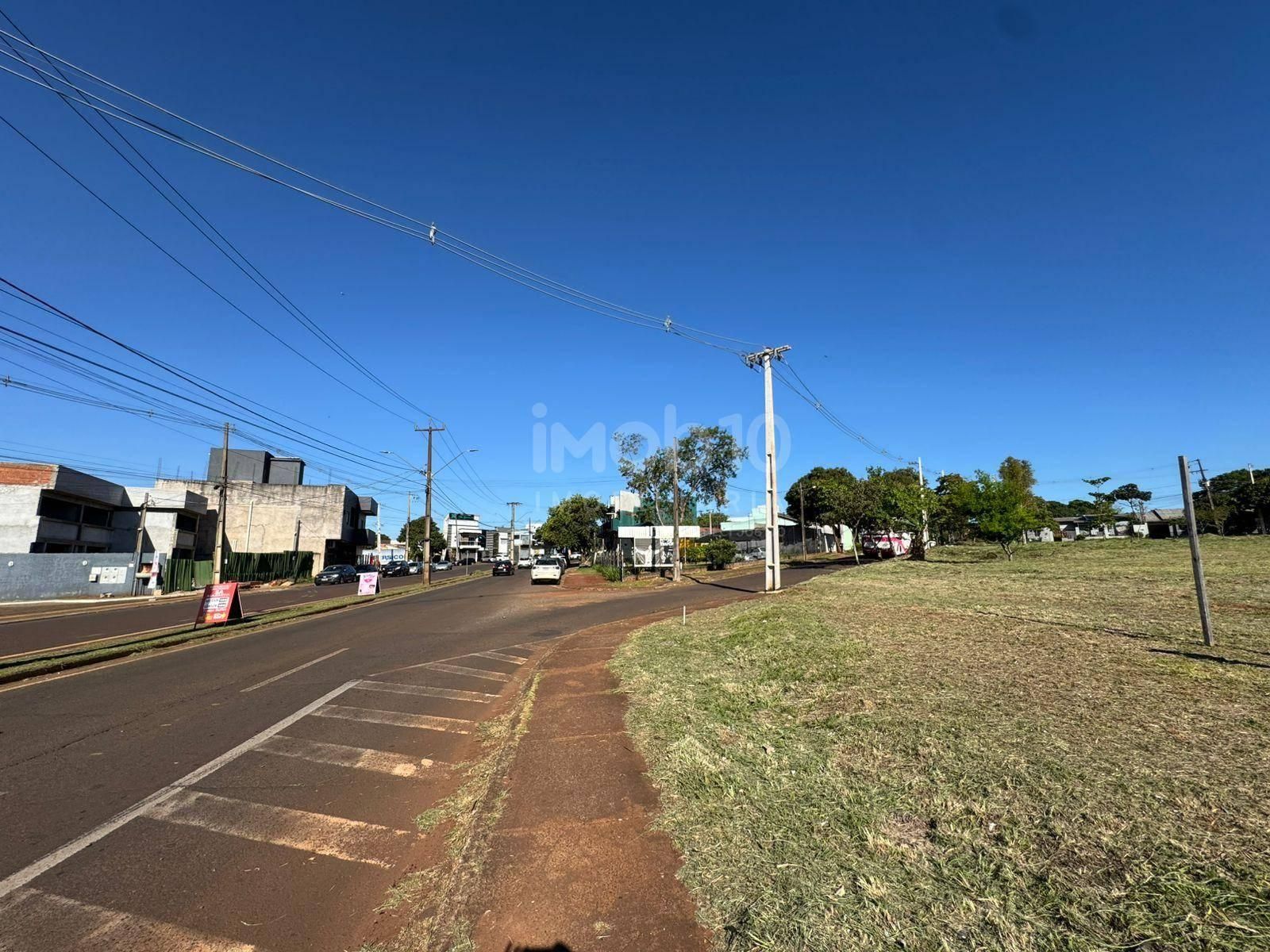 TERRENO DE ESQUINA A VENDA NA RUA GUARUJÁ NA REGIÃO DA VILA A EM FOZ DO IGUAÇU - PR