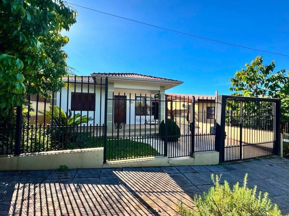 Casa no Bairro Sulina | Espaço Gourmet e Amplo Pátio - Casa em Sulina, Santa Rosa - à venda - MC Negócios Imobiliários LTDA