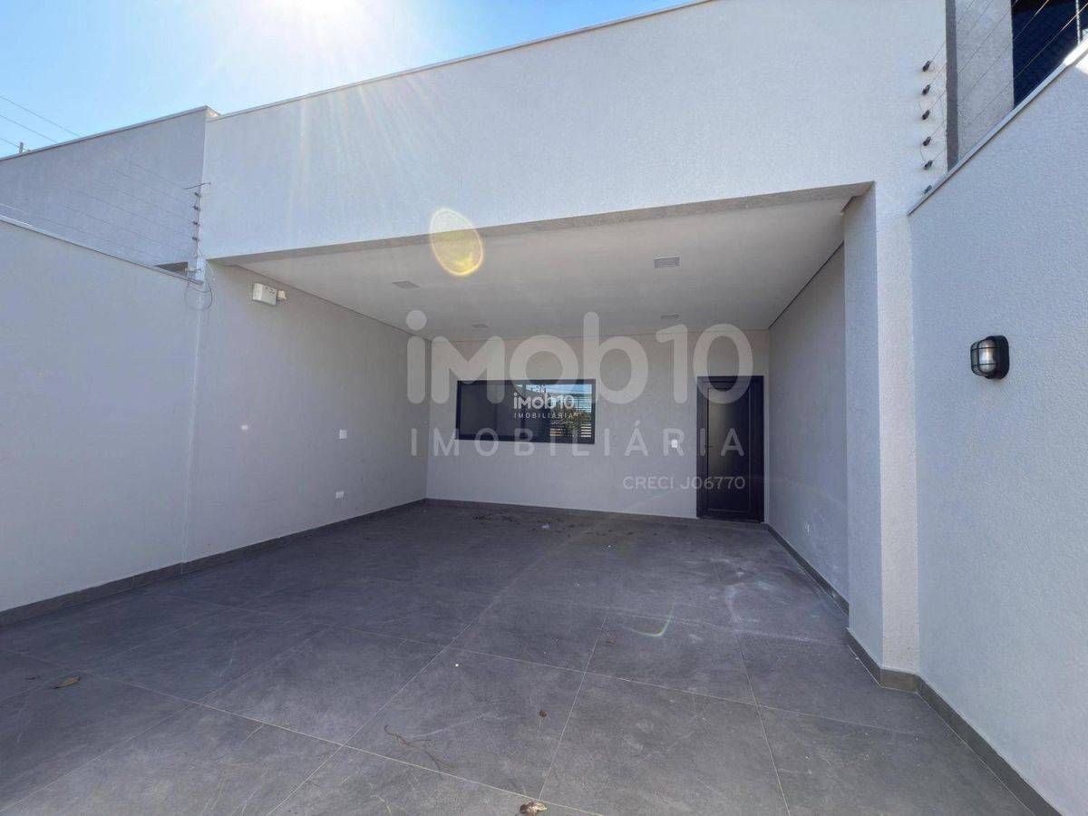 CASA COM 2 QUARTOS SENDO 1 SUÍTE NO JARDIM CANADÁ - FOZ DO IGUAÇU/PR