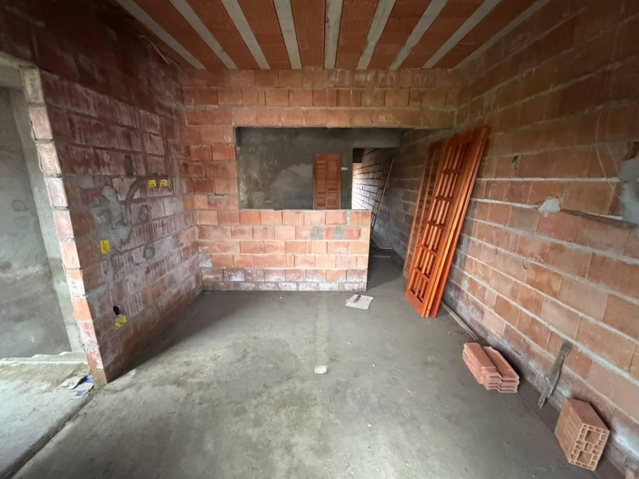 Parede de andar em construção