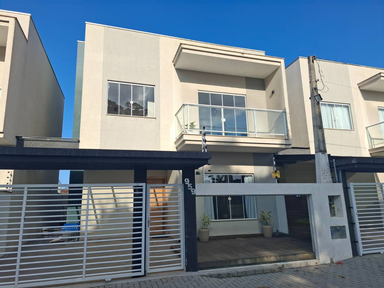 EXCELENTE SOBRADO A 300 METROS DA PRAIA NA BARRA DO SAÍ - Casa em Barra do Sai, Itapoá - à venda - BESEN IMOBILIÁRIA LTDA