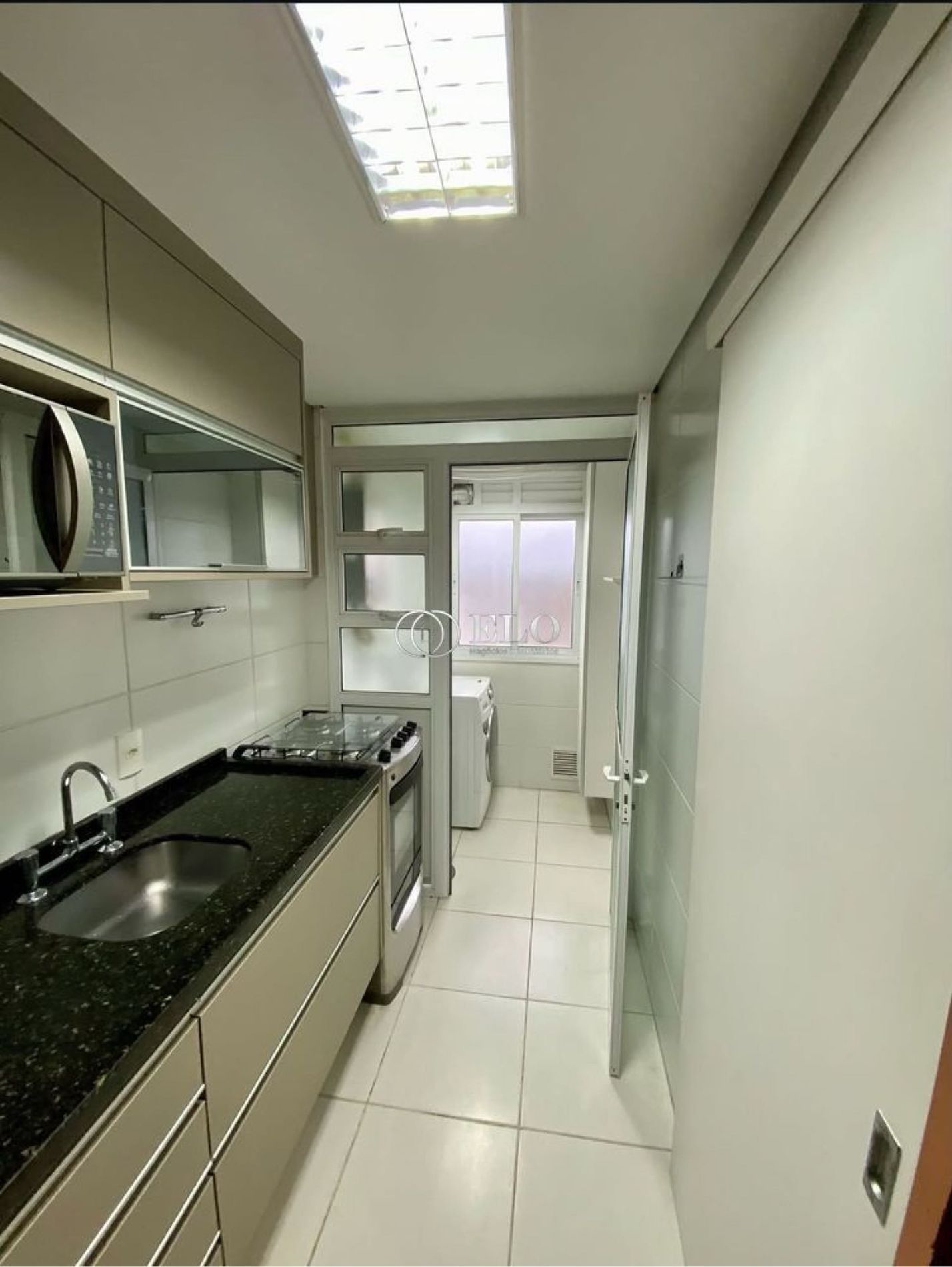 Apartamento mobiliado, 2 quartos (1 suíte) e 1 vaga em Medianeira - Apartamento em Azenha, Porto Alegre - à venda - Elo Imobiliária LTDA