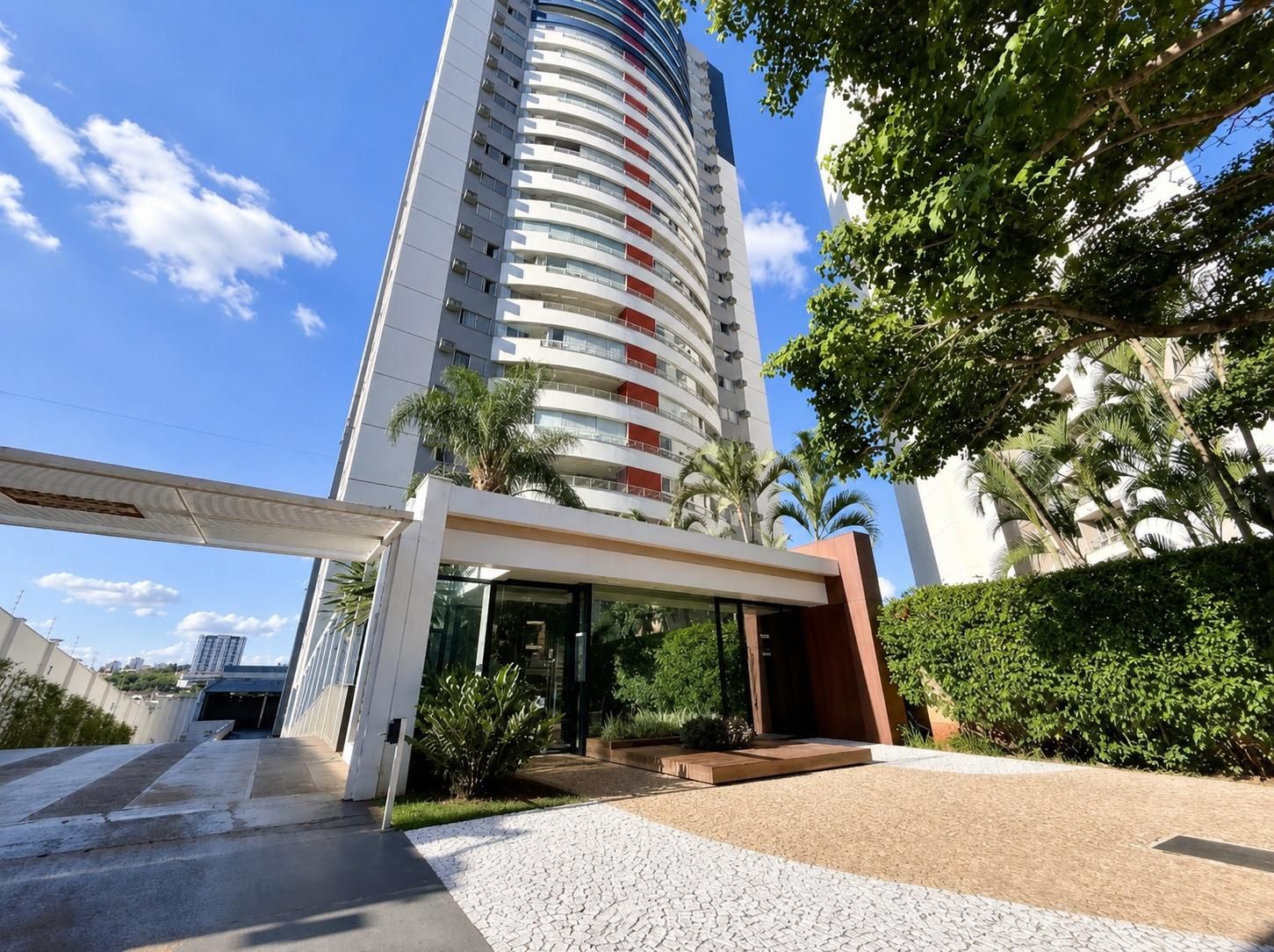 Apartamento de Alto Padrão à venda no Edf. Lac Royal com vista para o Lago Igapó
