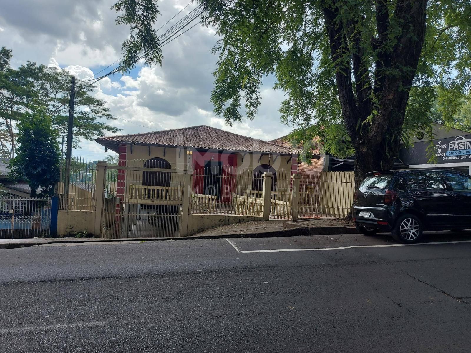 SOBRADO COM 4 QUARTOS A VENDA NO CENTRO DE FOZ DO IGUAÇU - PR