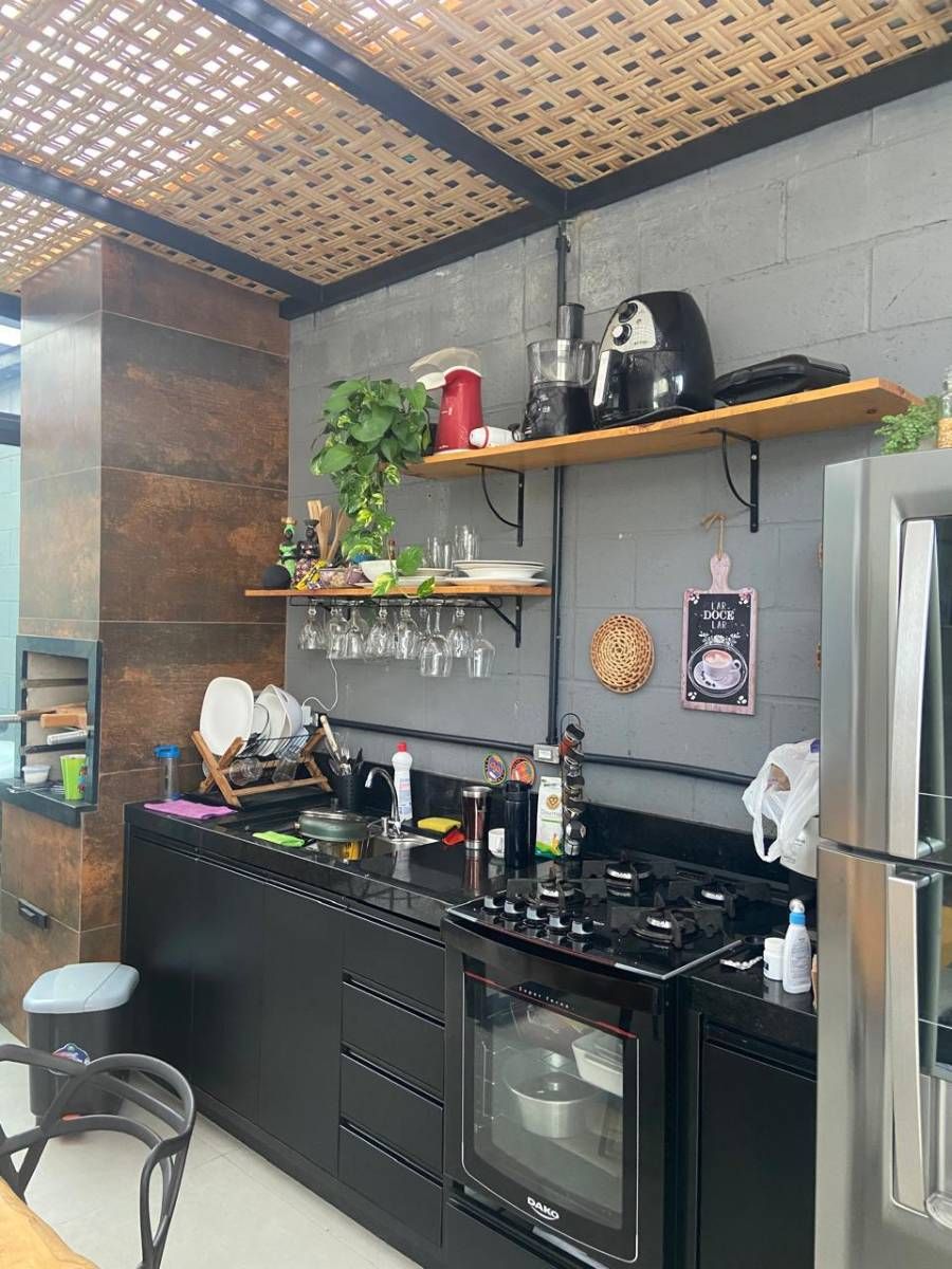 Casa de Condomínio à Venda com 2 Quartos com Ar-Condicionado, Cozinha Gourmet e Ofurô em Chácara Elisa - Avaré