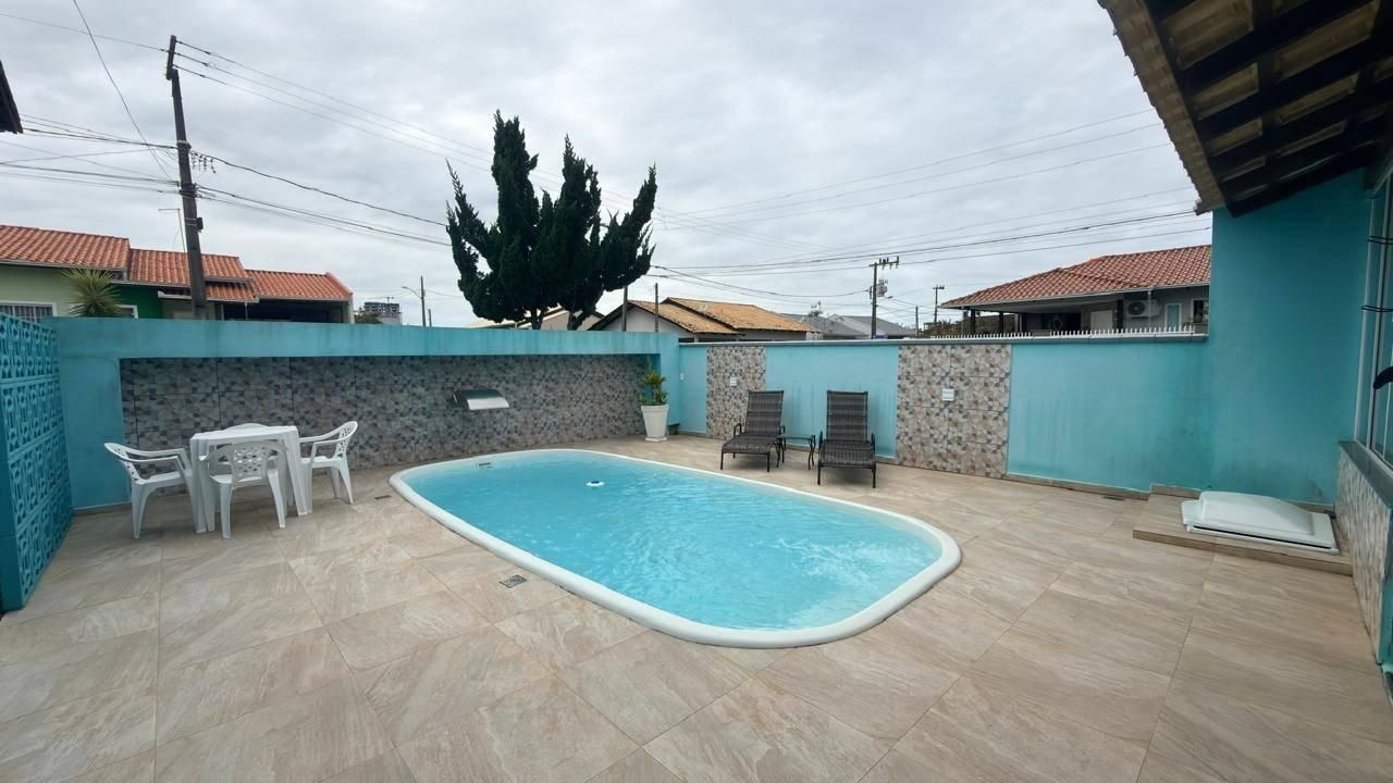 CASA COM PISCINA ÁREA LAZER 2 QUARTOS COM SUITE EM ITAJUBA BARRA VELHA/SC