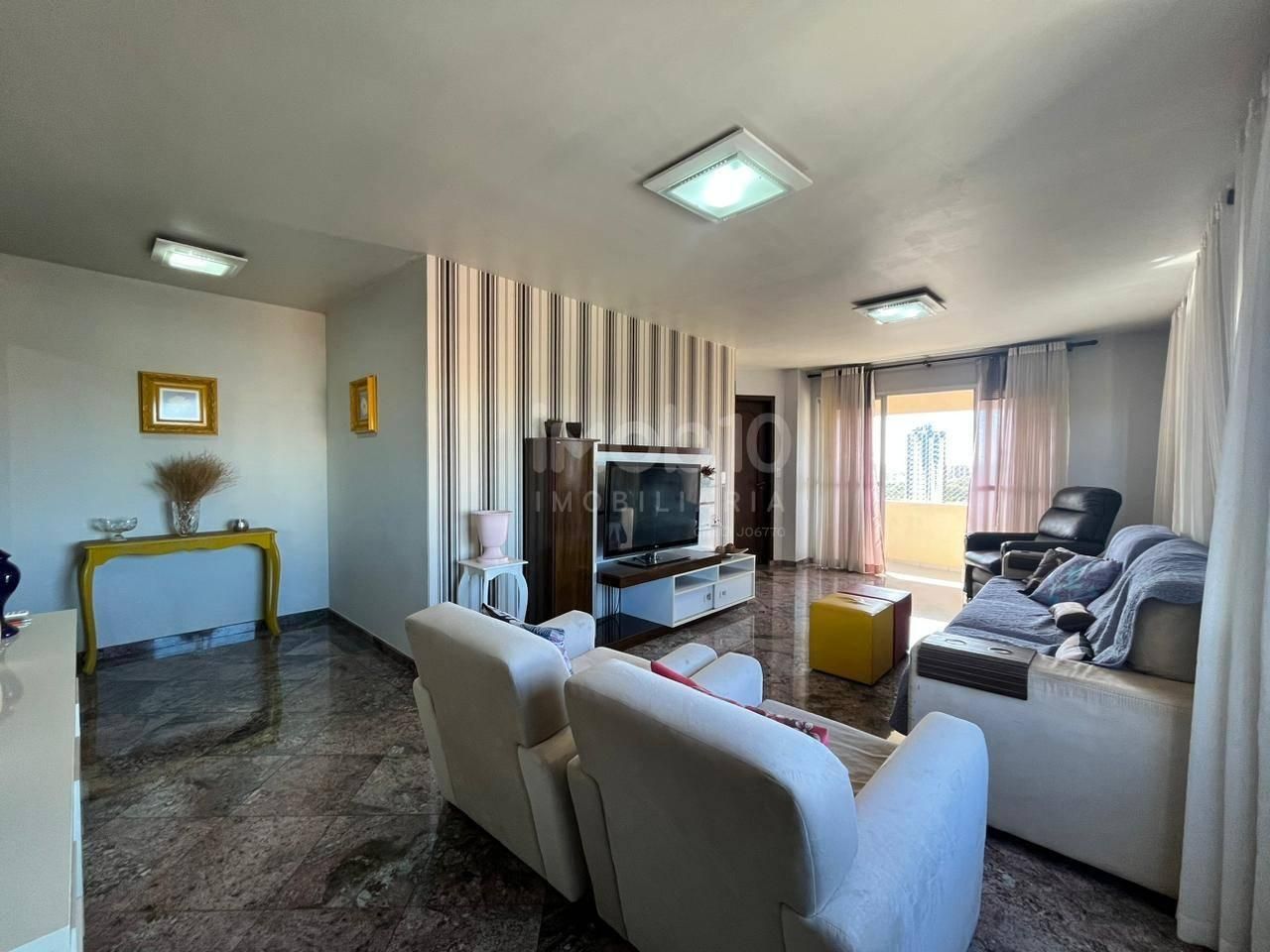 APARTAMENTO COM 4 QUARTOS NO EDIFICIO AUGUSTO ARAUJO - CENTRO - FOZ DO IGUAÇU/PR
