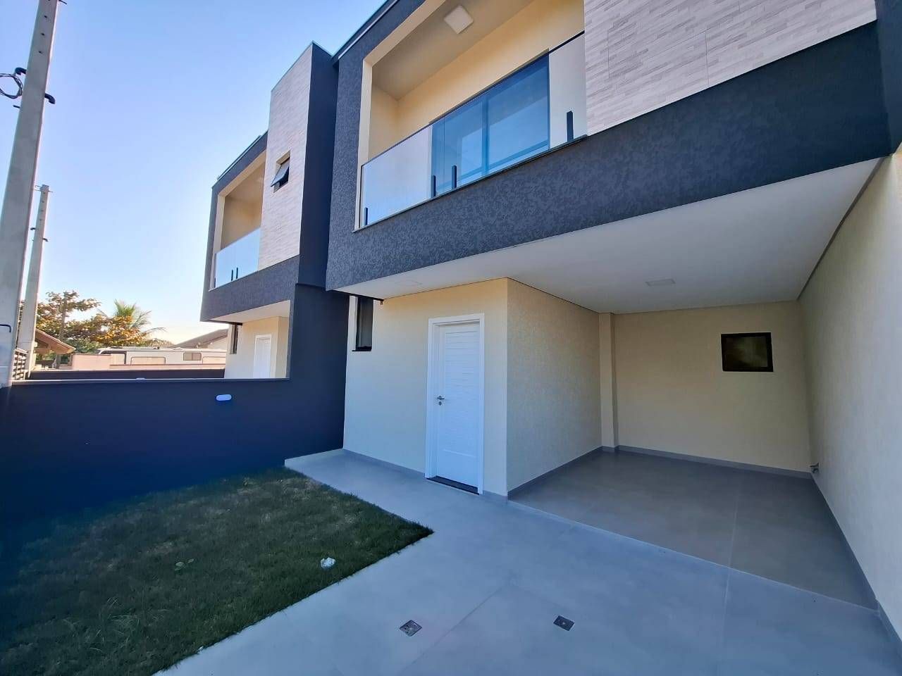 SOBRADO COM EXCELENTE LOCALIZAÇÃO - Casa em Barra do Sai, Itapoá - à venda - BESEN IMOBILIÁRIA LTDA
