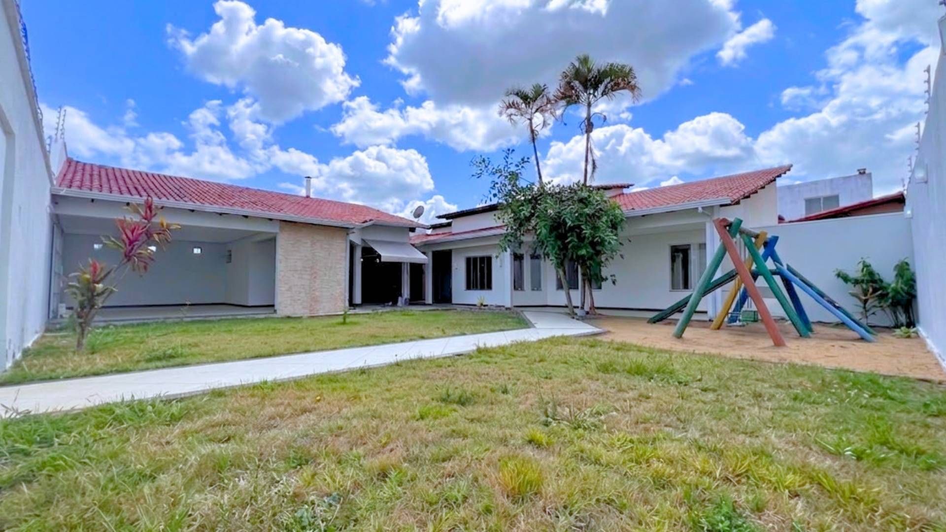 Casa em Bairro - 3 Quartos com 2 Suítes, Closet e Área Gourmet à Venda no Ouro Verde - Casa Bairro em Ouro Verde, Teixeira de Freitas - à venda - Administra Imóveis - LTDA