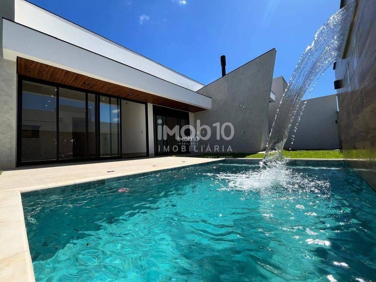 CASA PARA VENDA OU ALUGAR (R$11.000,00) COM 3 SUITES NO CONDOMINIO FECHADO SAFIRA NO BAIRRO OURO VERDE EM FOZ DO IGUAÇU - PR