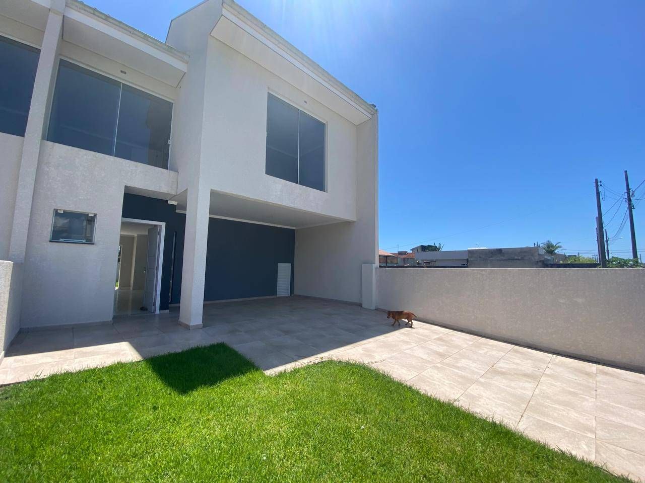 EXCELENTE SOBRADO NOVO COM AMPLO ESPAÇO E ACABAMENTO MODERNO - Casa em Barra do Sai, Itapoá - à venda - BESEN IMOBILIÁRIA LTDA