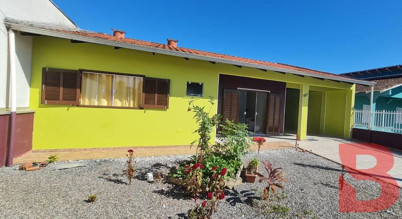 ÓTIMA CASA COM 03 DORMITÓRIOS NA BARRA DO SAÍ - APENAS 350 METROS DO MAR. - Casa em Barra do Sai, Itapoá - à venda - BESEN IMOBILIÁRIA LTDA