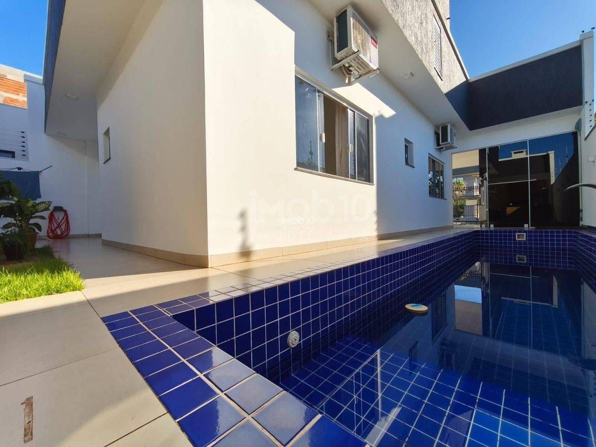 CASA TÉRREA COM PISCINA À VENDA NO JARDIM IP IV - FOZ DO IGUAÇU/PR.