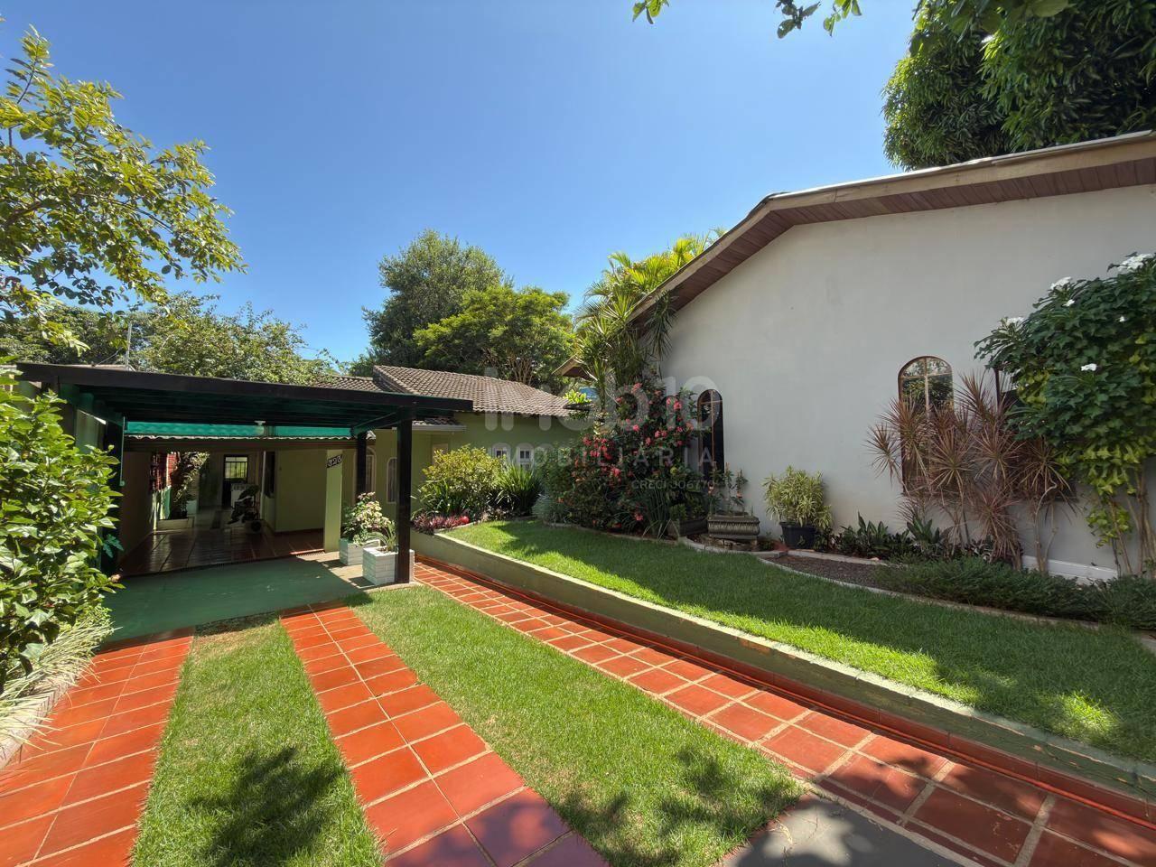 CASA À VENDA COM 3 QUARTOS E SALA COMERCIAL ANEXA, NO JARDIM AMÉRICA EM FOZ DO IGUAÇU/PR