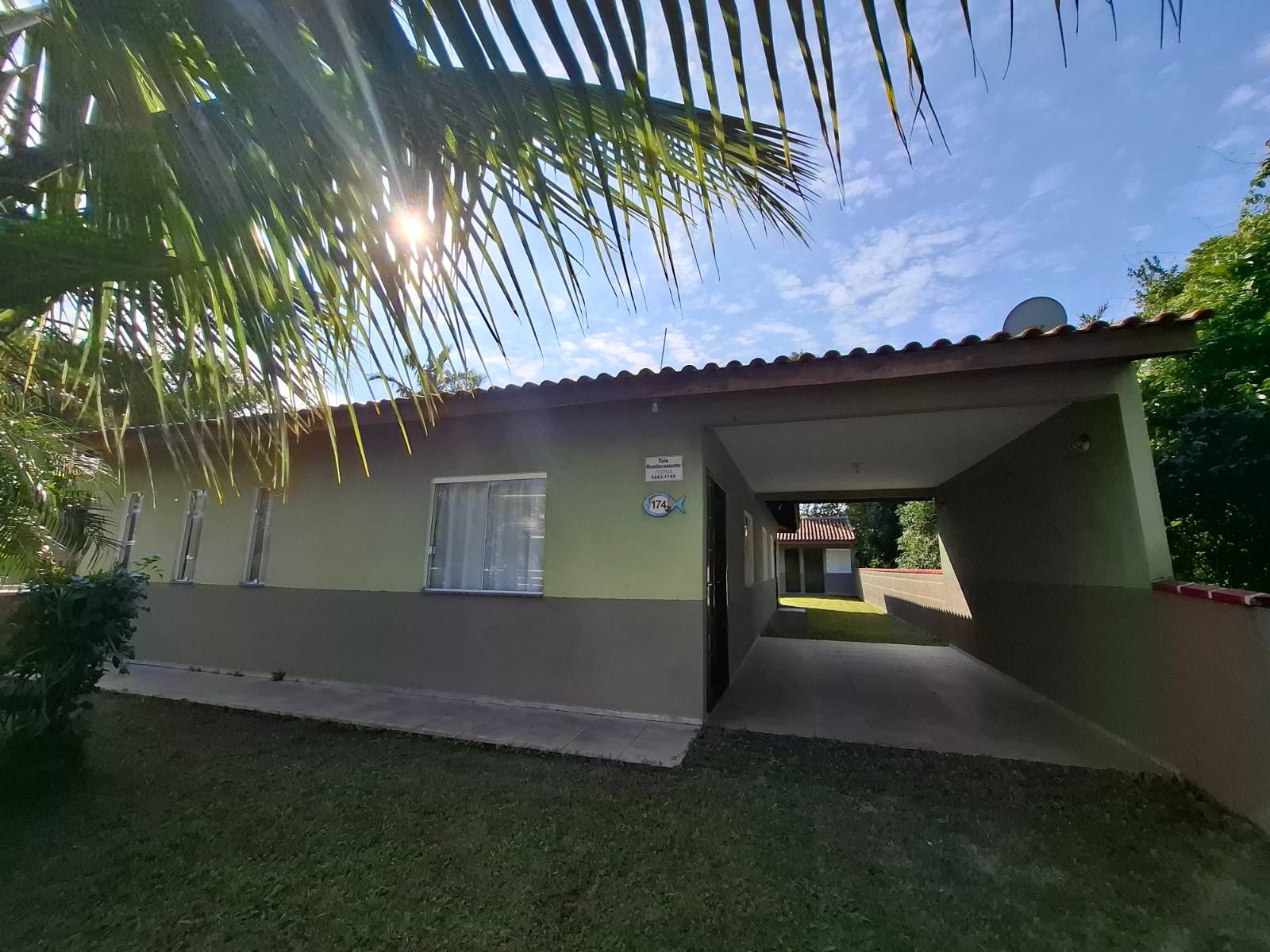 EXCELENTE IMÓVEL COM 165,55 M² E UM TERRENO MEDINDO 360,00M² PRÓXIMO DO MAR. - Casa em Barra do Sai, Itapoá - à venda - BESEN IMOBILIÁRIA LTDA