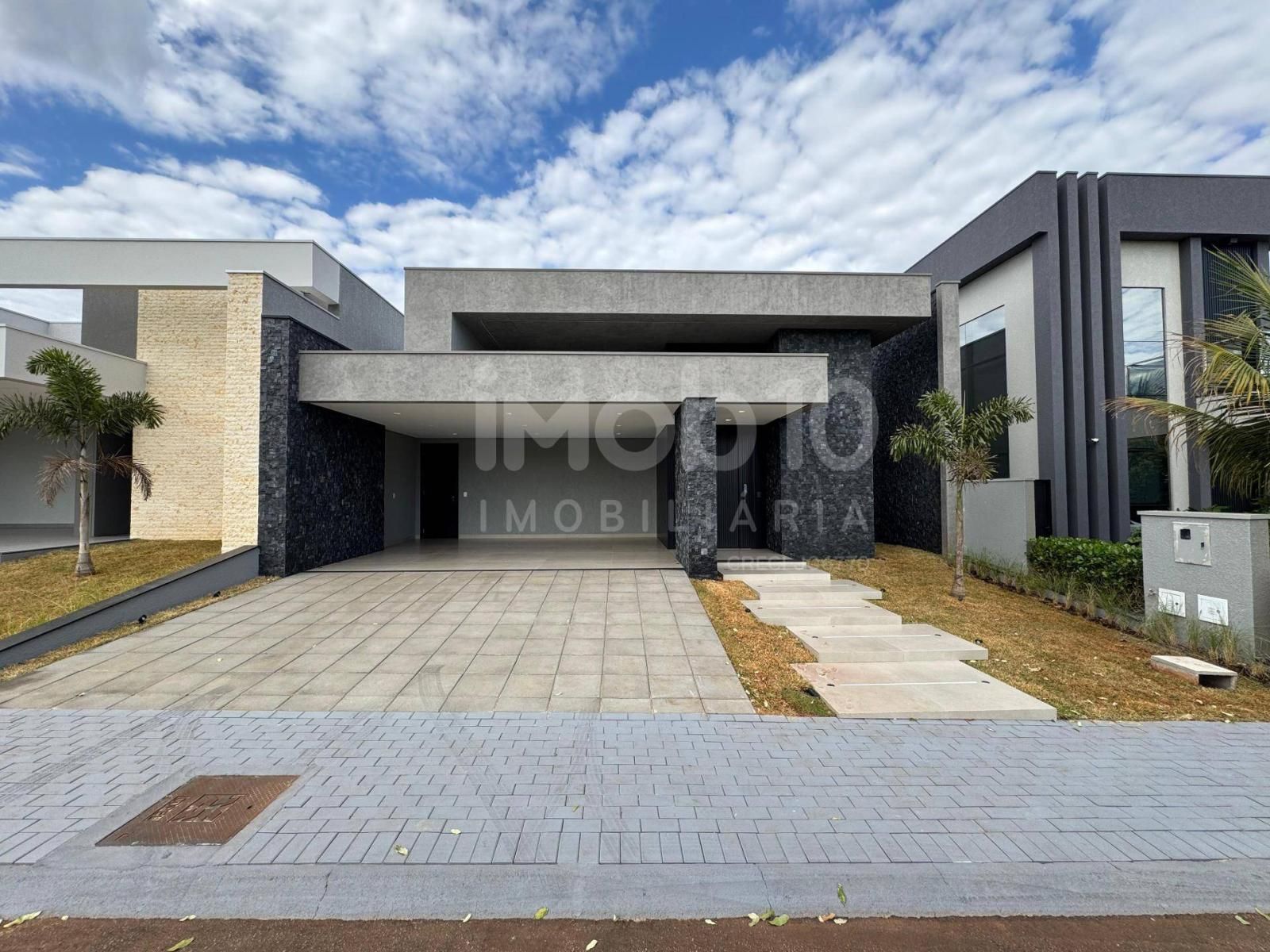 CASA COM 3 SUÍTES TÉRREA A VENDA NO CONDOMÍNIO FECHADO SAFIRA EM FOZ DO IGUAÇU - PR