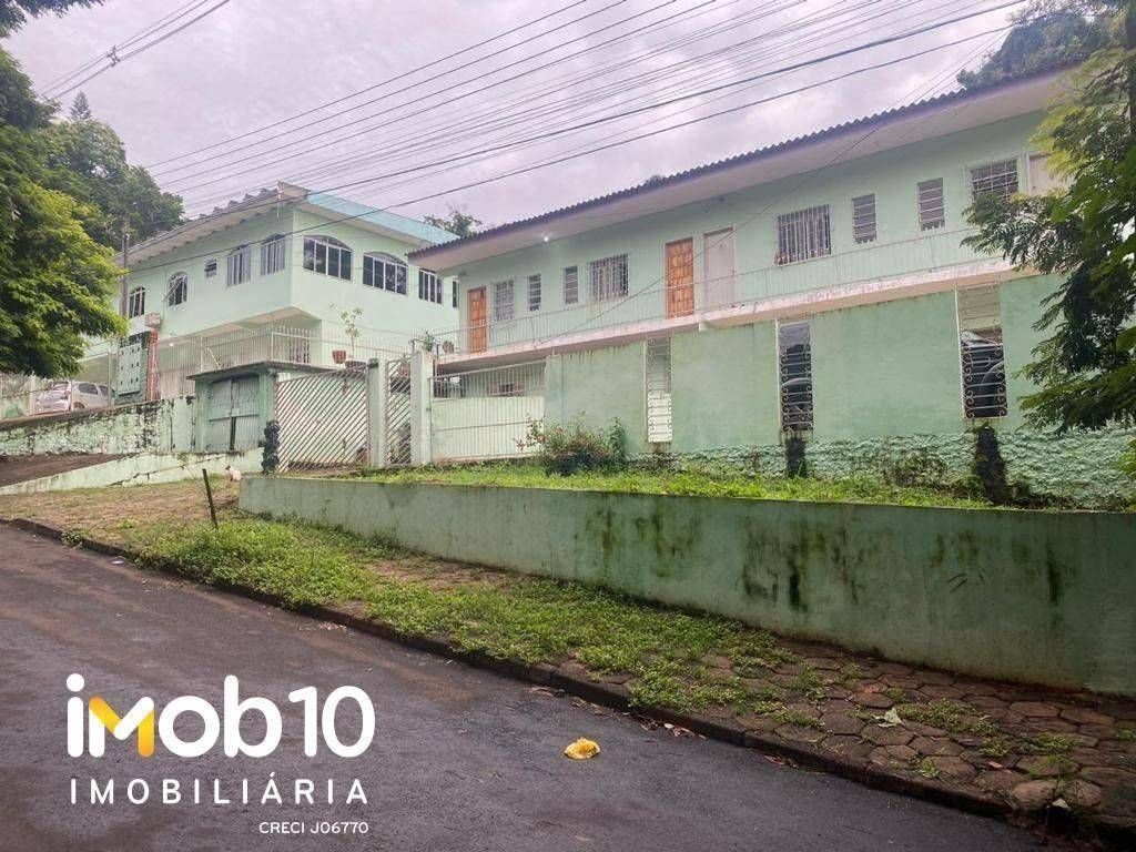 CASA A VENDA COM 4 QUARTOS NO CENTRO DE FOZ DO IGUAÇU - PR