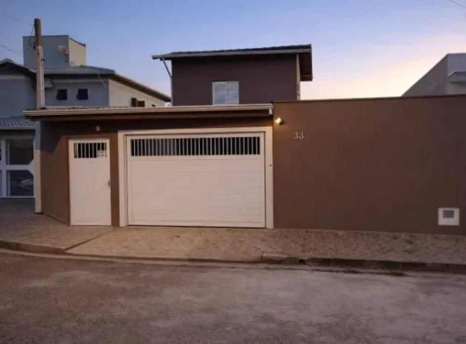 Casa com 4 dormitórios no condomínio de alto padrão Horto Santo Antônio na cidade de Jundiai