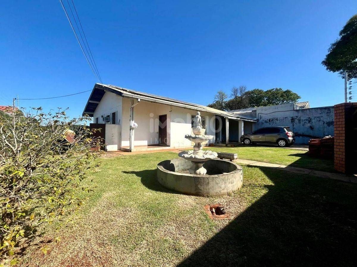 CASA TÉRREA COM 3 QUARTOS SENDO 1 SUITE A VENDA NA VILA A - FOZ DO IGUAÇU/PR
