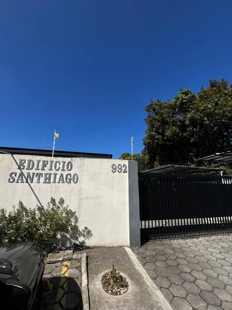 fachada moderna com muro branco