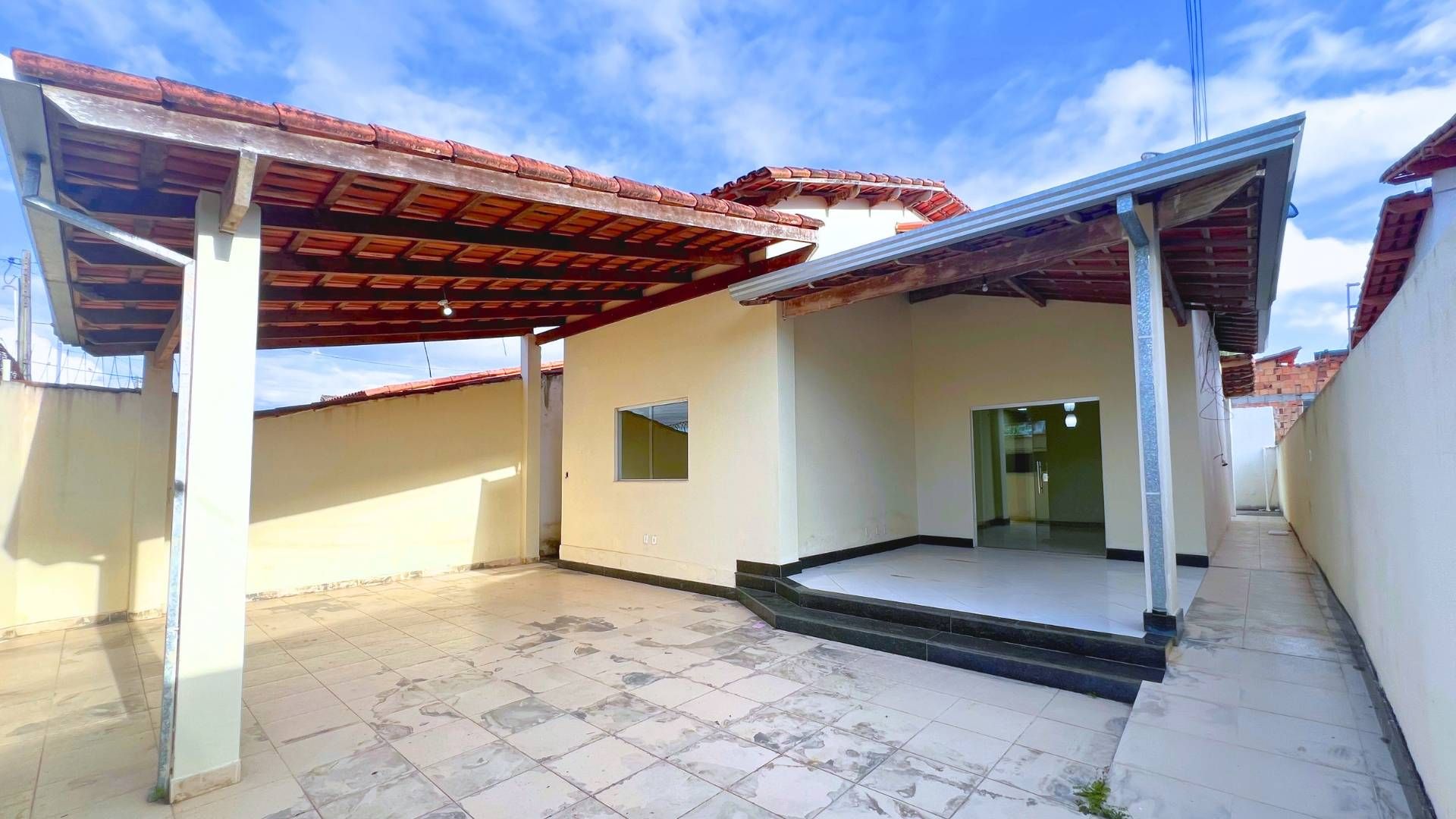 Casa em Bairro - 3 Quartos com Suíte, Garagem Coberta e Área Externa Ampla no Ouro Verde para Locação - Casa Bairro em Ouro Verde, Teixeira de Freitas - para locação - Administra Imóveis - LTDA