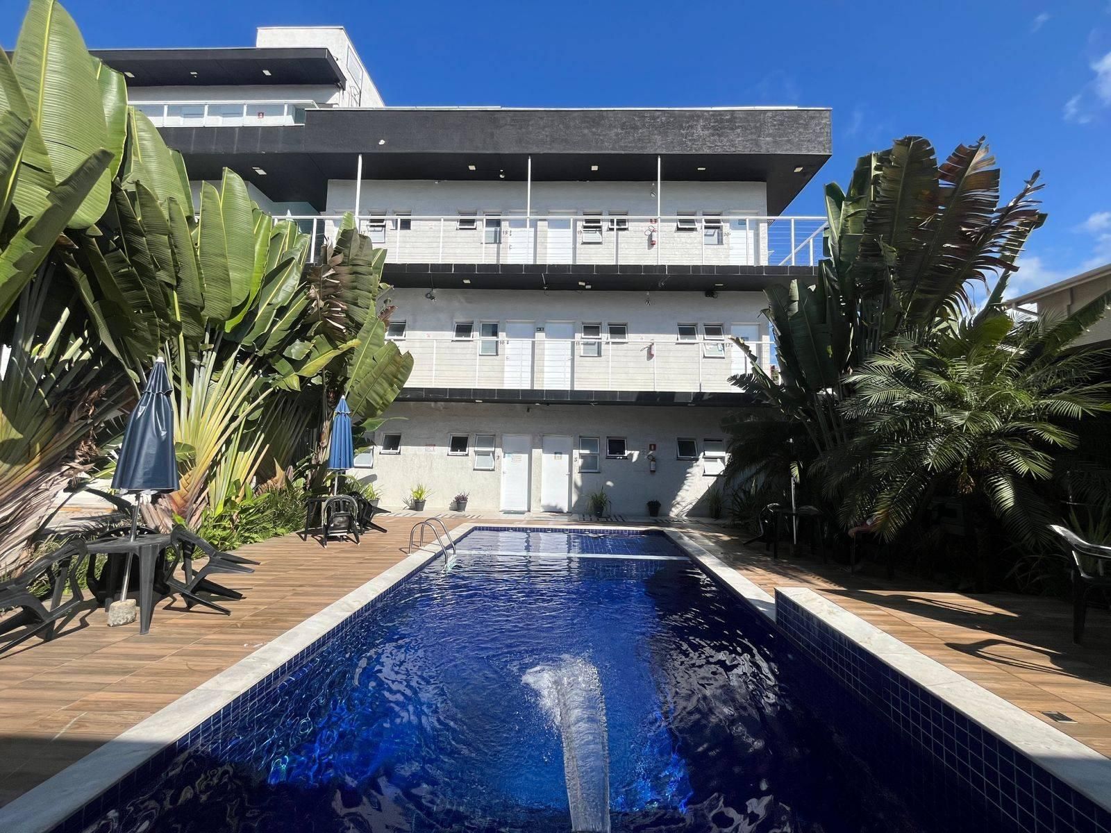 Apartamento à 350 metros da Praia de Maranduba