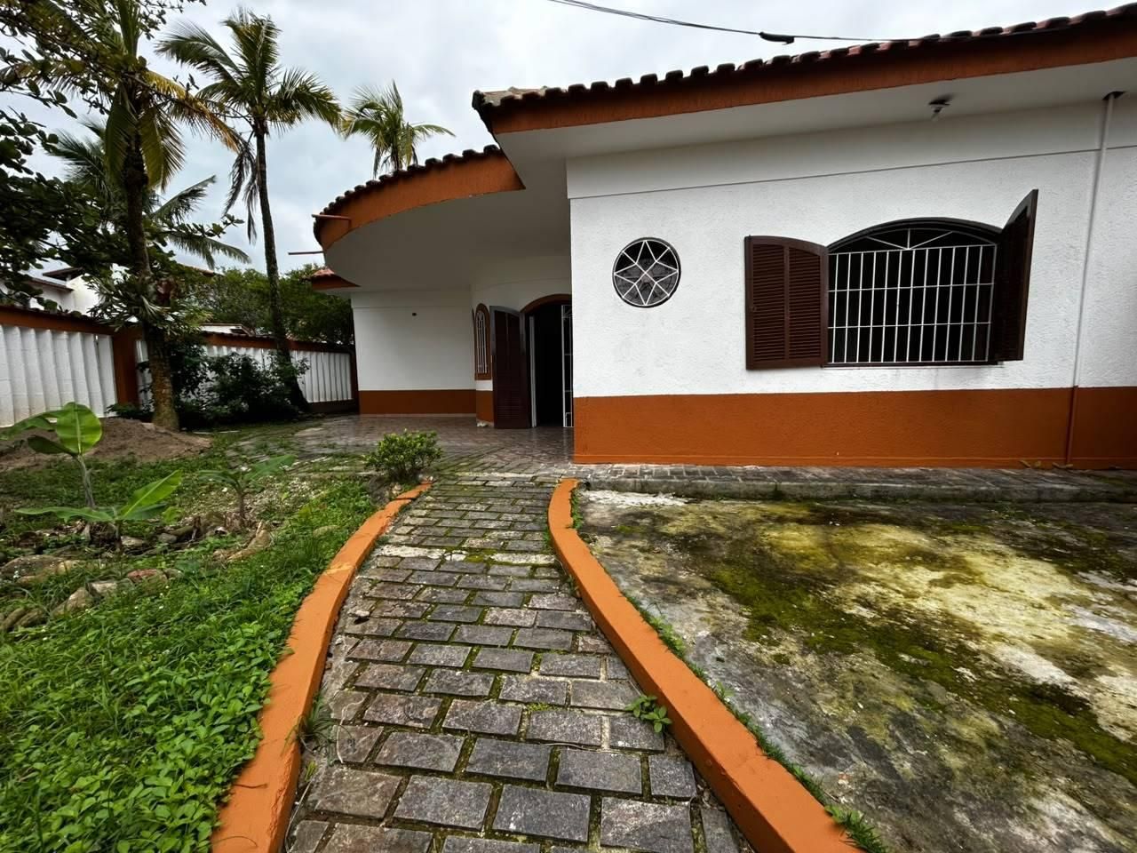 fachada de casa em estilo colonial