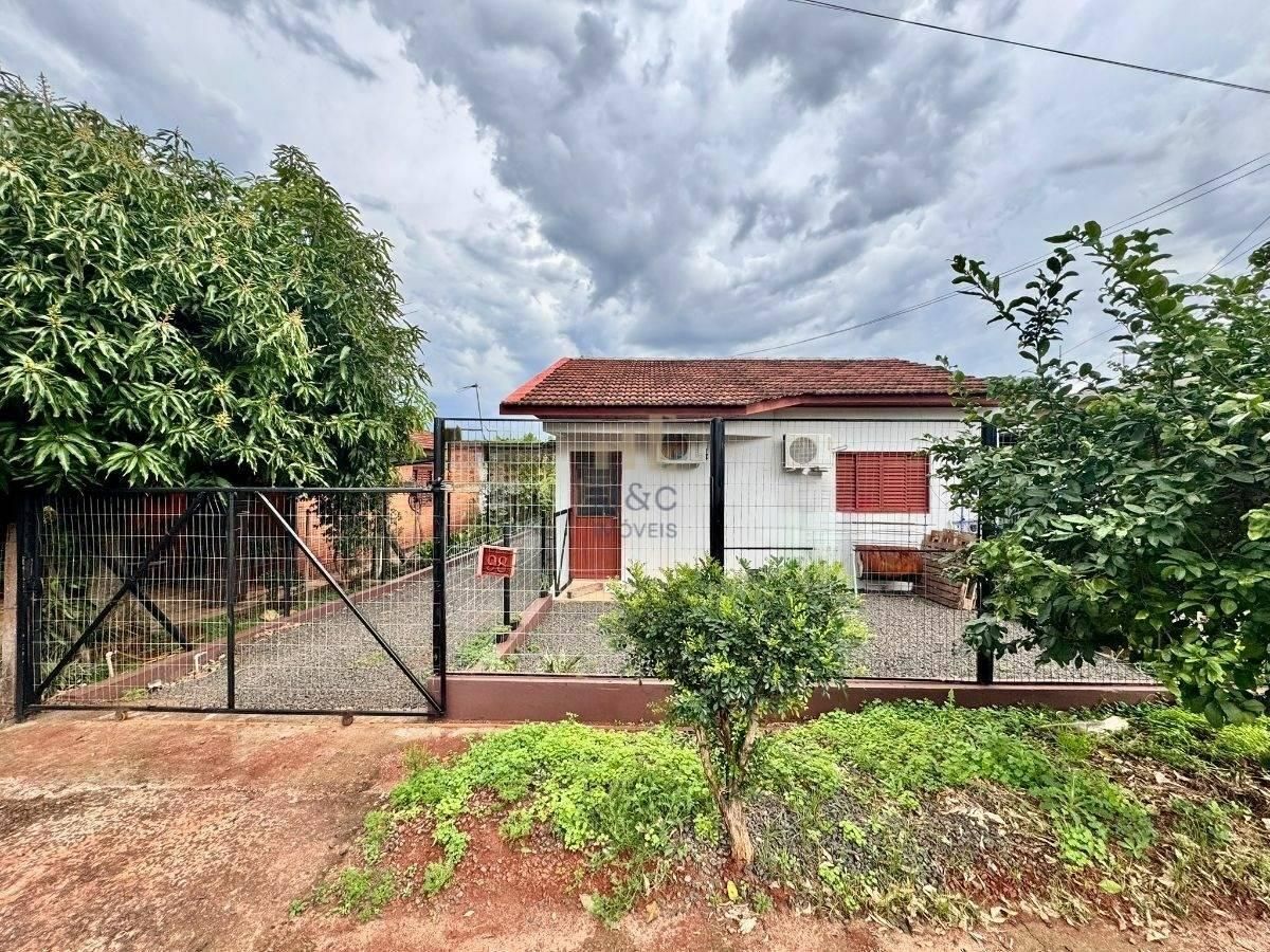 Duas Casas à Venda no Bairro Cruzeiro | Terreno 10 x 26 m | Santa Rosa - Casa em Santa Rosa - à venda - MC Negócios Imobiliários LTDA