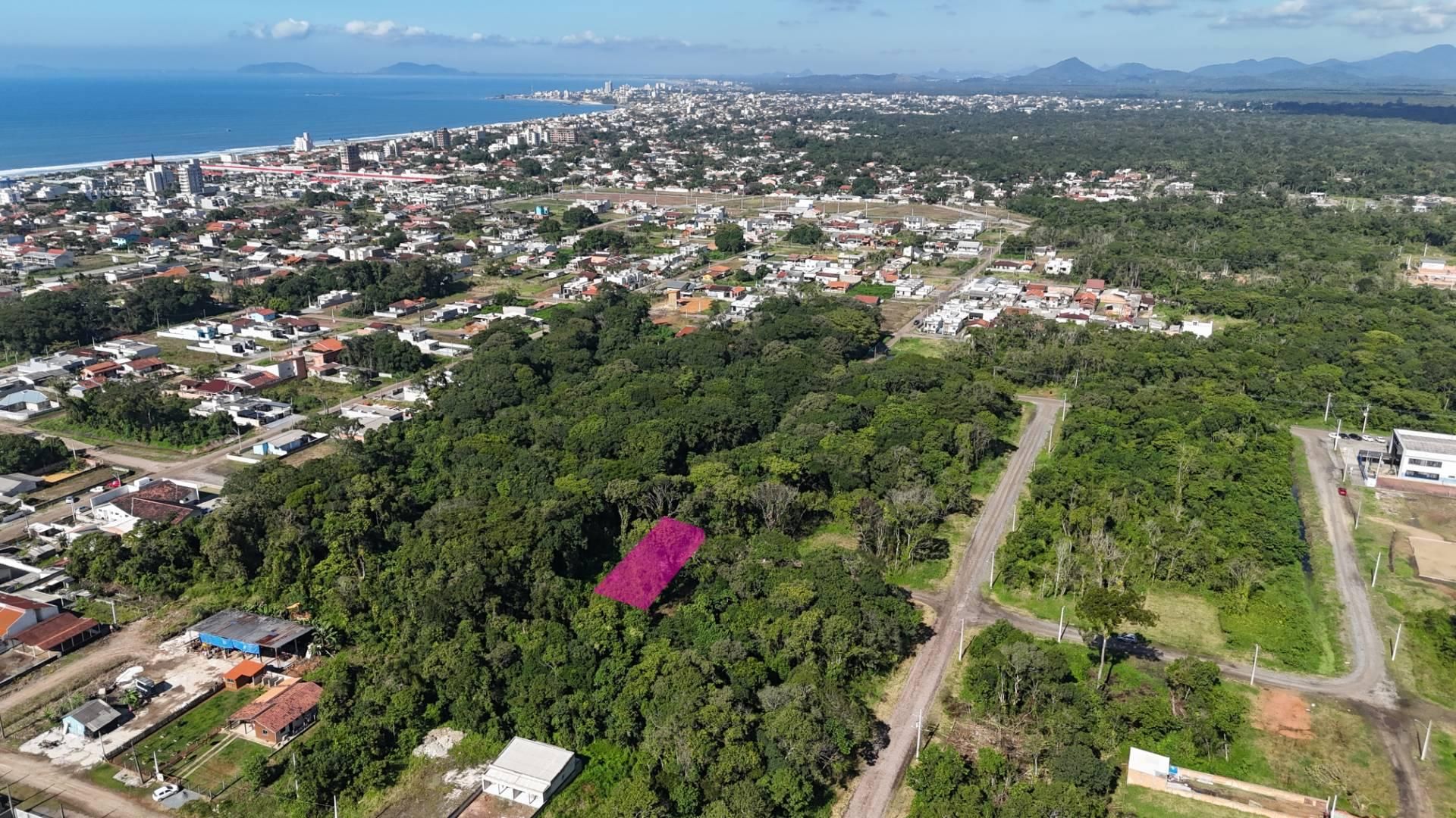Terreno de esquina sem vegetação, medindo 360m², próximo a entrada da cidade, à venda em Itapoá/SC, na Barra do Saí - Lote/Terreno em Barra do Sai, Itapoá - à venda - Âncora Imóveis Assessoria Imobiliária LTDA